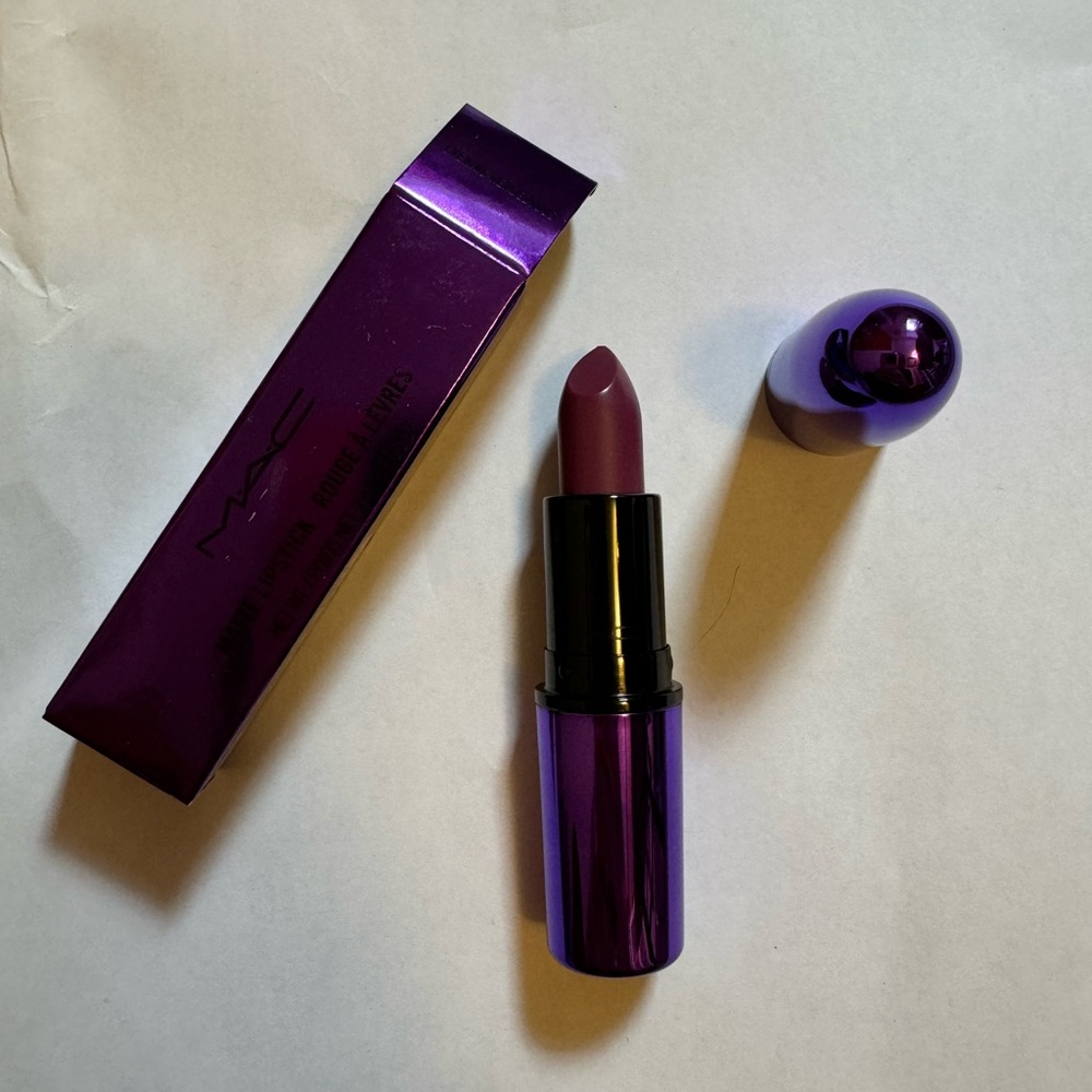 MAC Cosmetics LE holiday lipstick in Evening Rendezvous